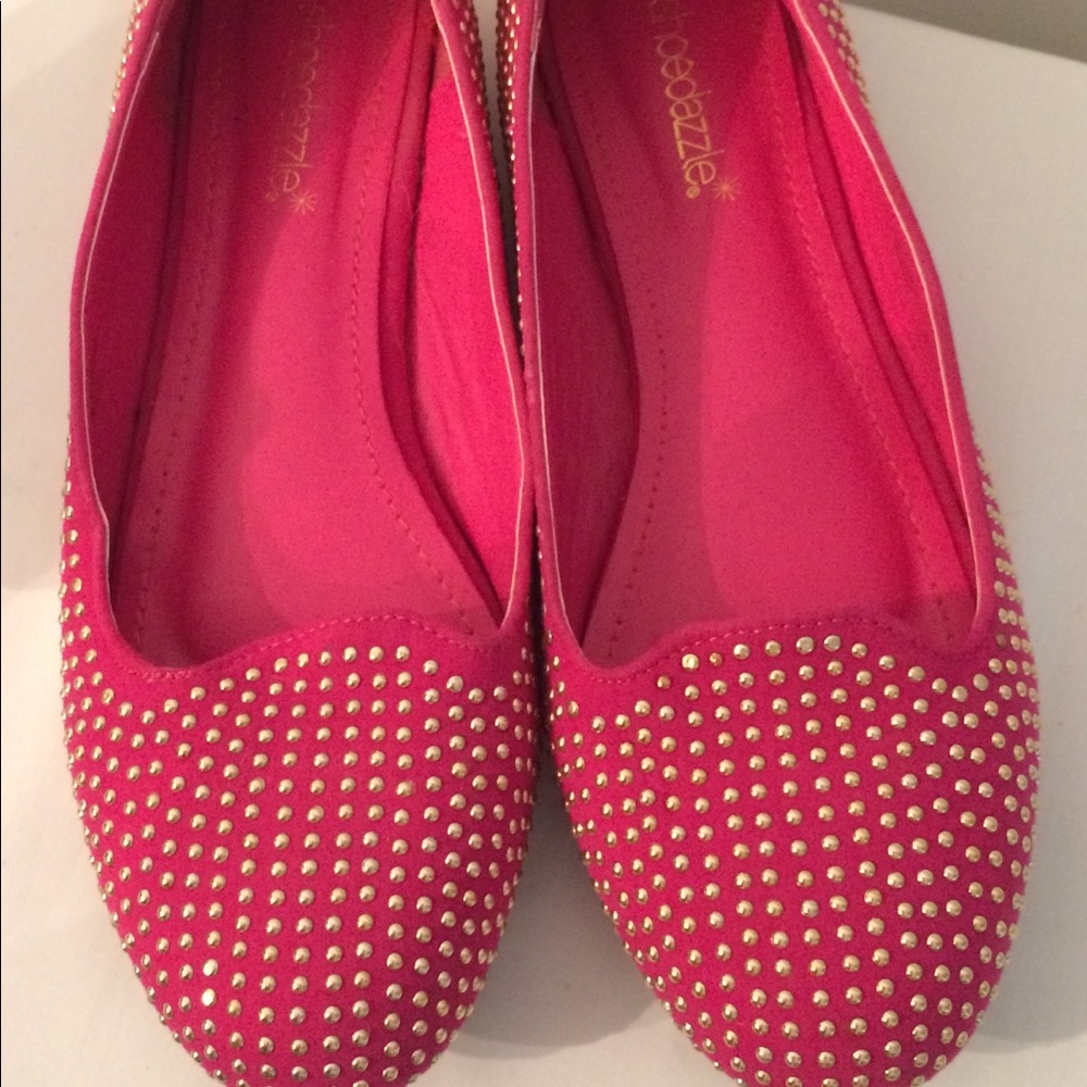 Shoe dazzle pink with gold studs flats size 8
